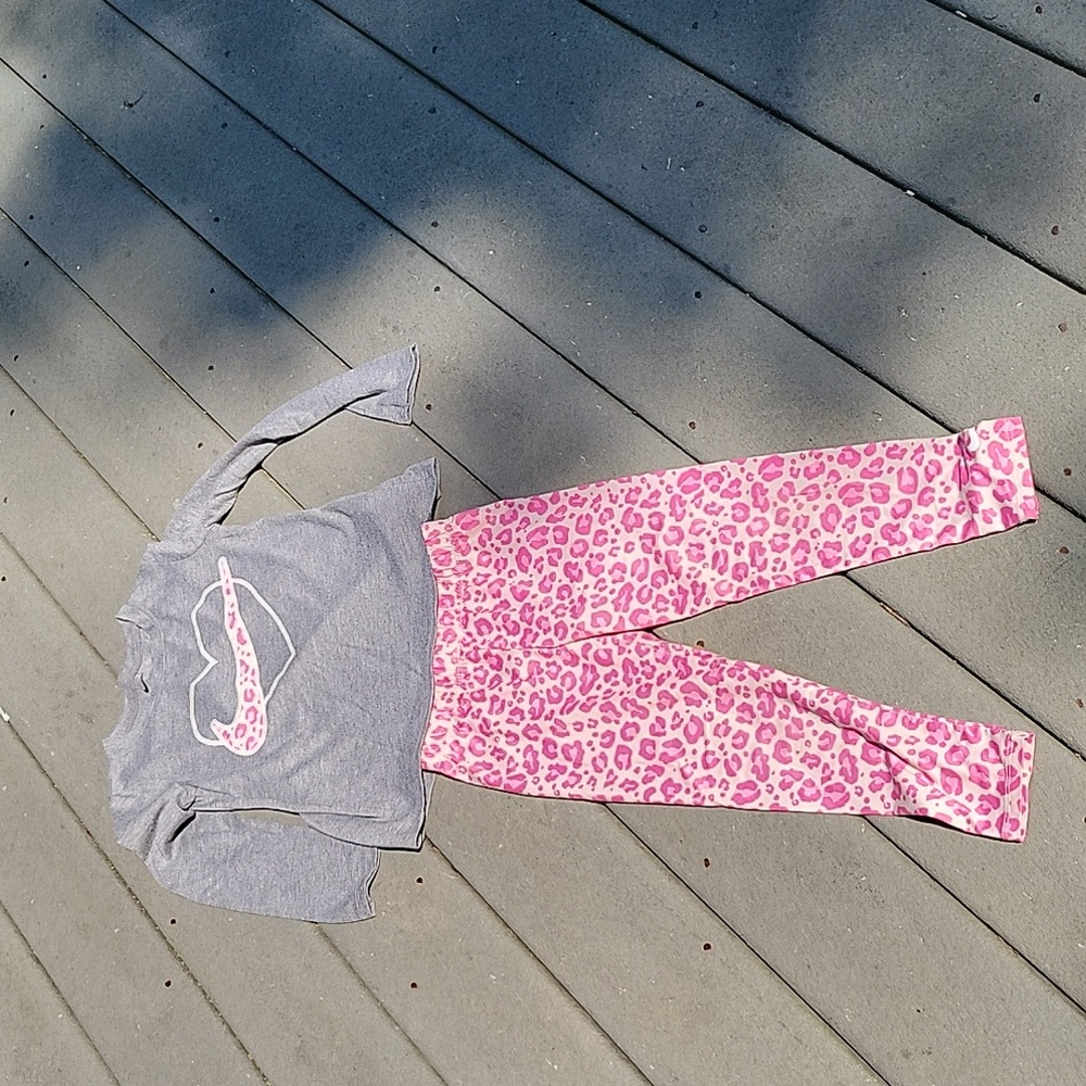 Nike girl's 2 piece outfit